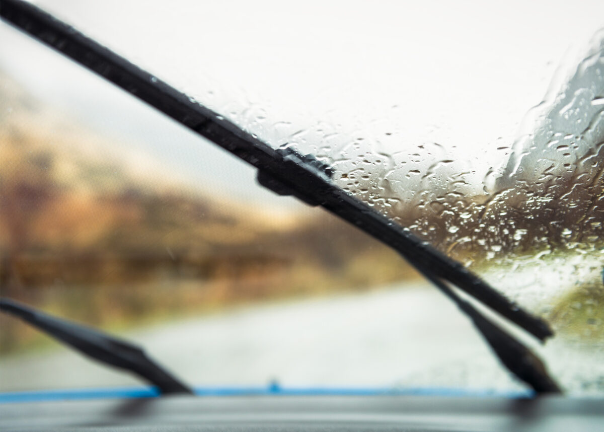 How To Stop Your Windscreen Wipers From Juddering