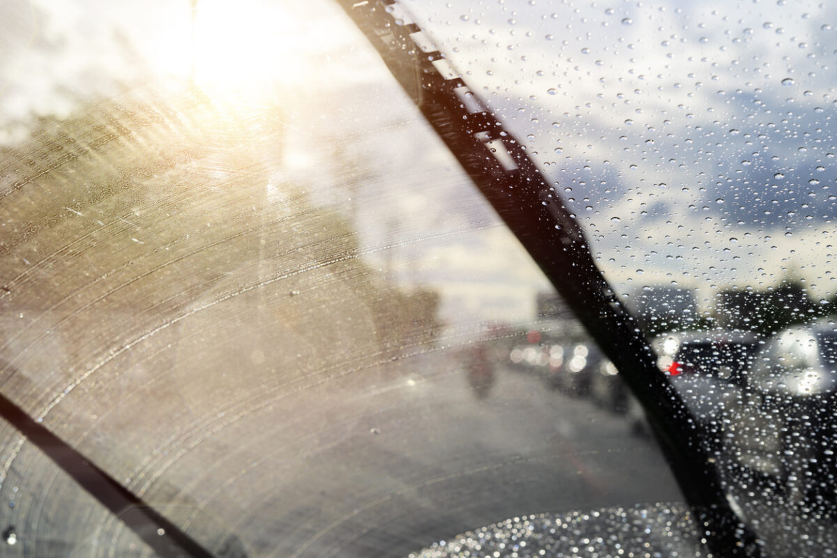 How to Squeegee Your Windshield without Leaving Streaks 